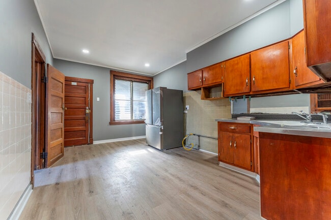 Building Photo - 2643 W 21st Pl