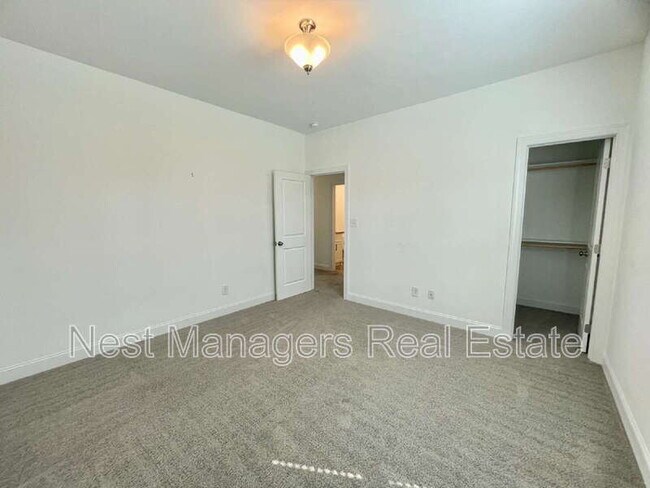 Building Photo - 36 Micahs Way N