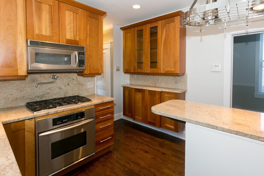 Building Photo - 3614 N Bosworth Ave