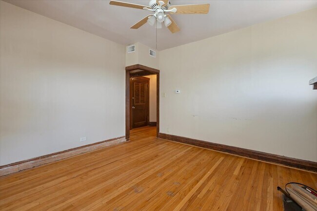 Building Photo - 1448 E 72nd Pl