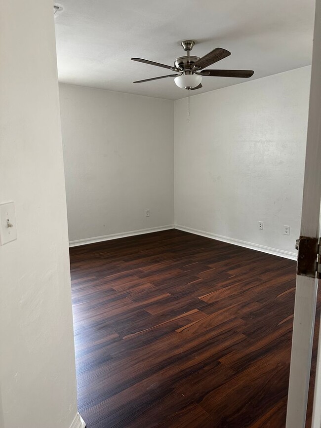 Building Photo - 2954 SW 40th Ave