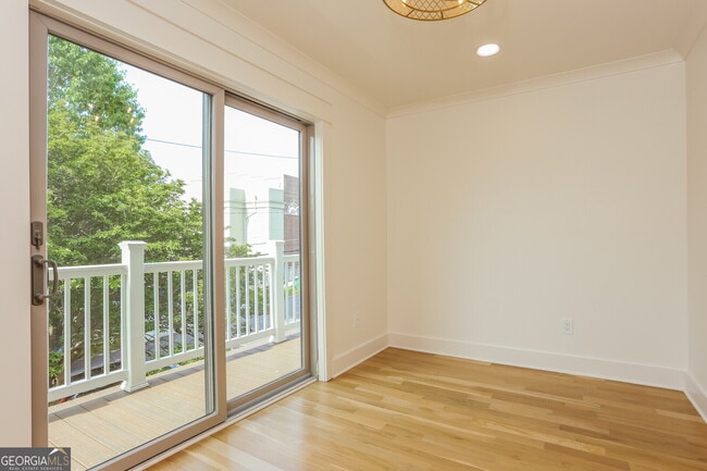 Building Photo - 116 3rd Ave
