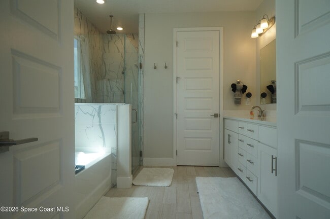 Building Photo - 787 Clearwater Ave