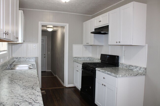 Building Photo - Over sized 2 car garage! ONE MONTH FREE FO...