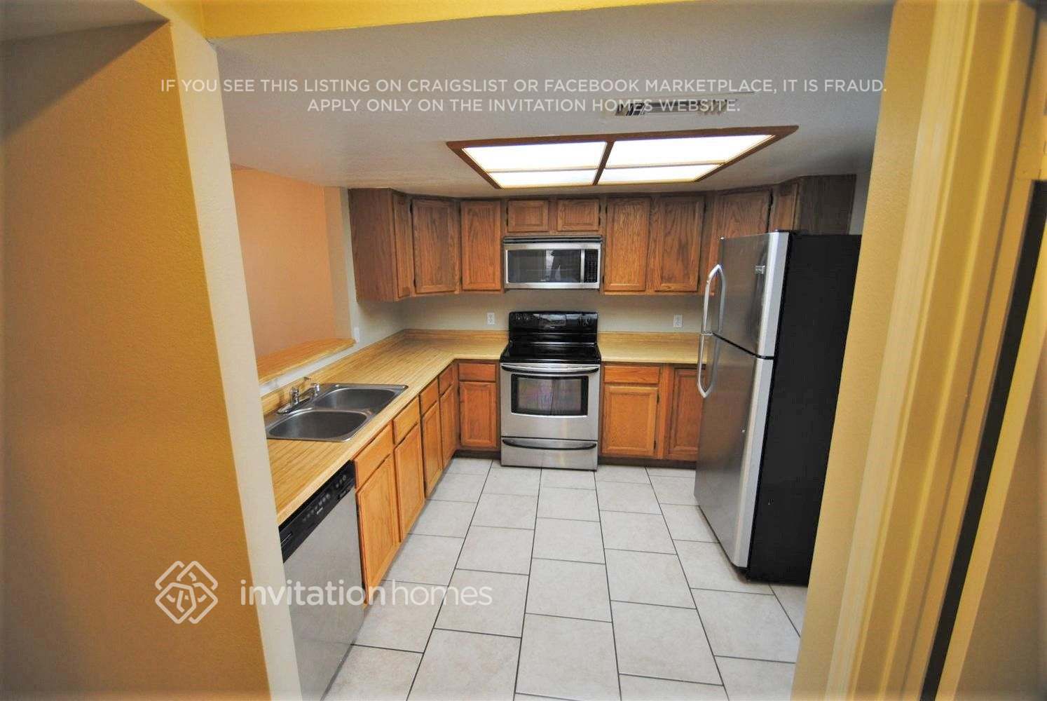 Building Photo - 1541 E Laurel Ave