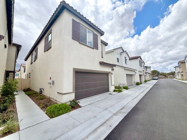 Building Photo - Iris Park Gem | 4 Bedrooms, Loft, and Modern Upgrades Throughout