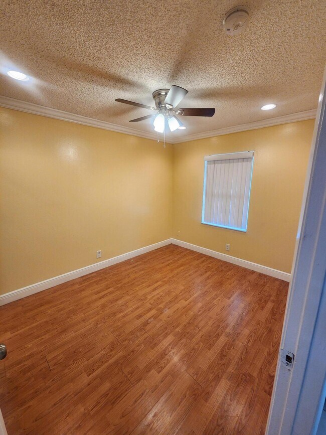 Building Photo - 5231 Pine Abbey Dr S