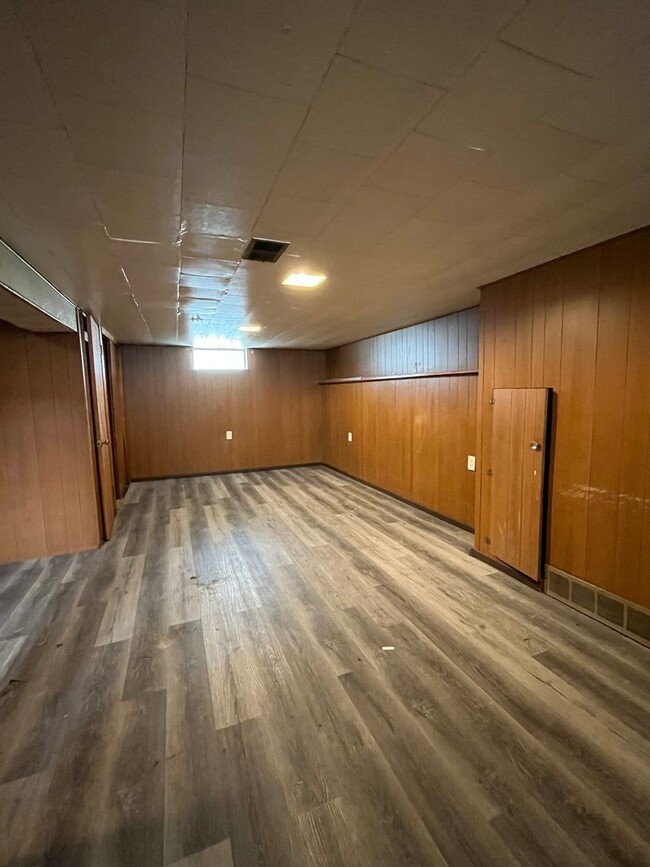 Building Photo - W.130th-Bellaire neighborhood, updated 3 b...