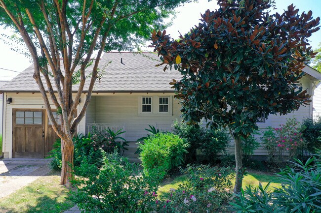 Building Photo - 402 Orion Ave