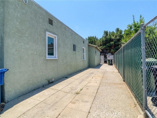 Building Photo - 430 E 2nd St