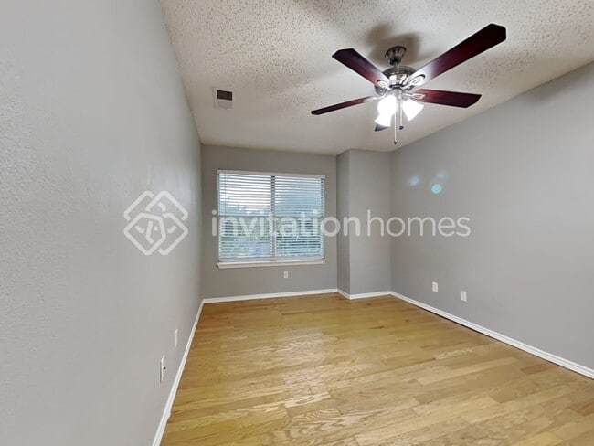 Building Photo - 1737 Creekbend Dr