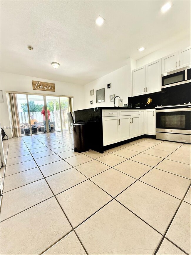 Building Photo - 10984 SW 182nd Ln