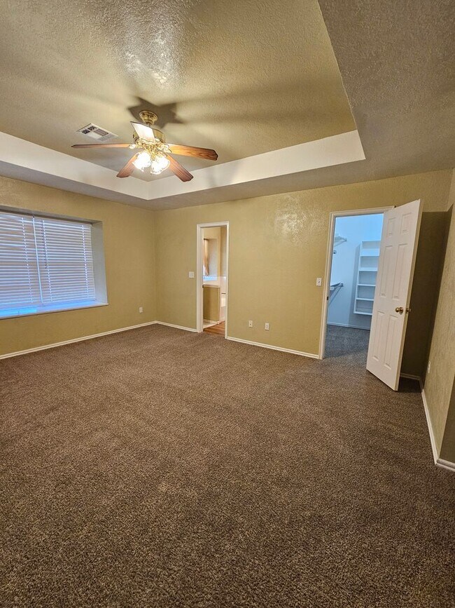 Building Photo - (3) Bed/(2) Bath in West Norman! Avail NOW!