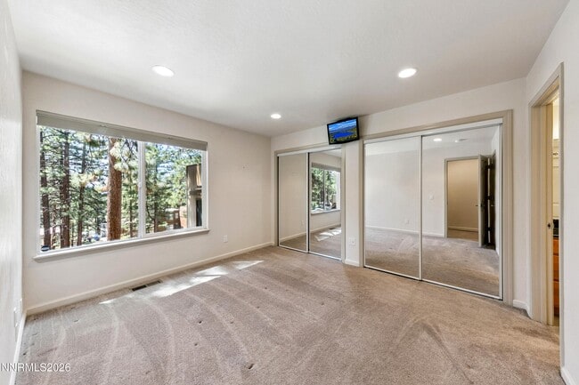 Building Photo - 215 Clubhouse Cir