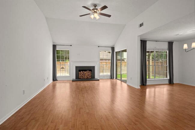 Building Photo - 6 E Stony Bridge Cir
