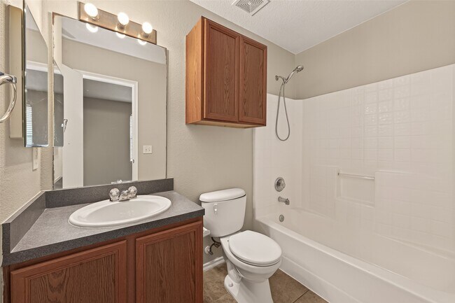 Building Photo - 16847 Mammoth Springs Dr