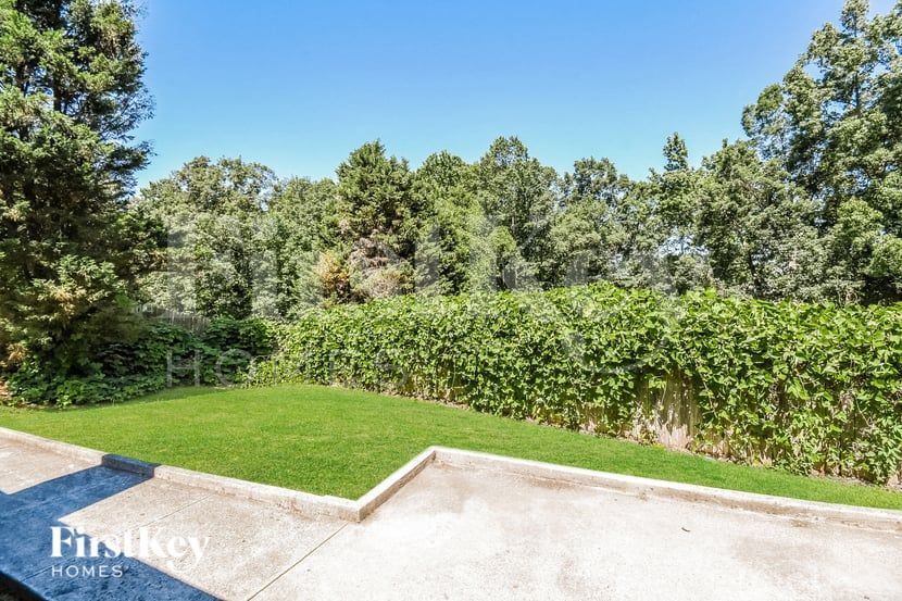 Building Photo - 830 James Ridge Dr