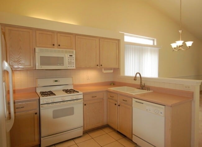 Building Photo - 14019 S Oakdale Cir
