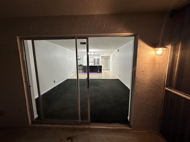 Building Photo - 2980 Riverside Dr