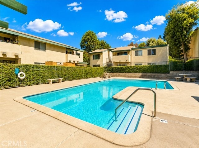 Building Photo - 10636 Woodley Ave