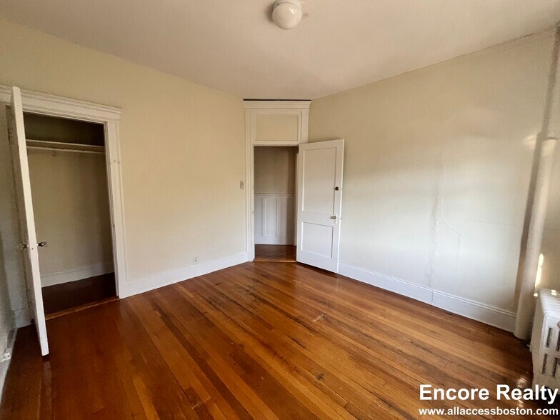 Building Photo - 1751 Beacon St