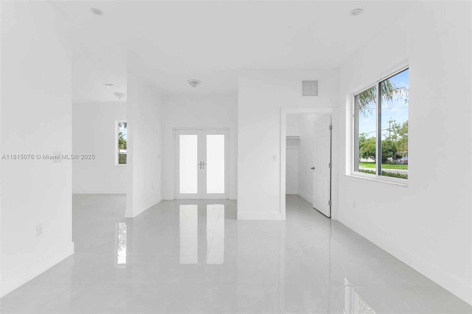 Building Photo - 785 SW 7th Ave