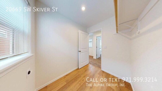 Building Photo - 20669 SW Skiver St