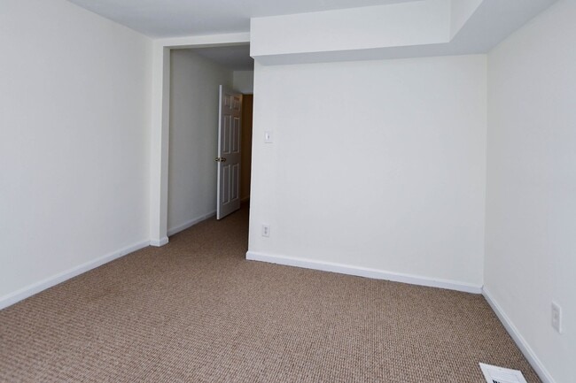 Building Photo - 1651 Gales St NE
