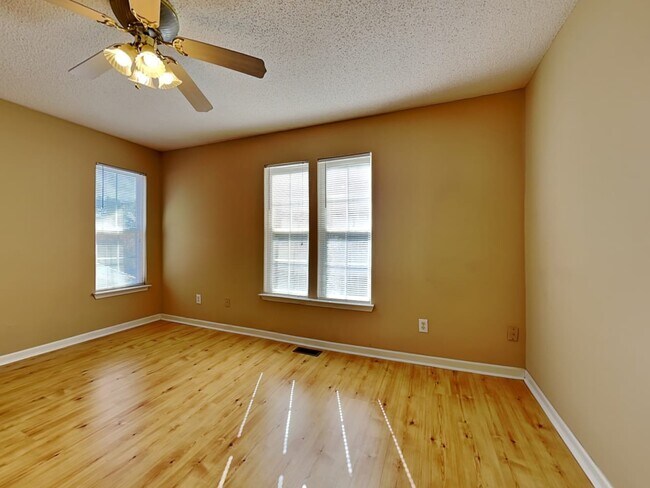 Building Photo - 9021 Cinnabay Dr