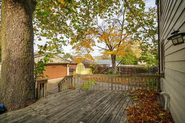 Building Photo - 409 E Melbourne Ave