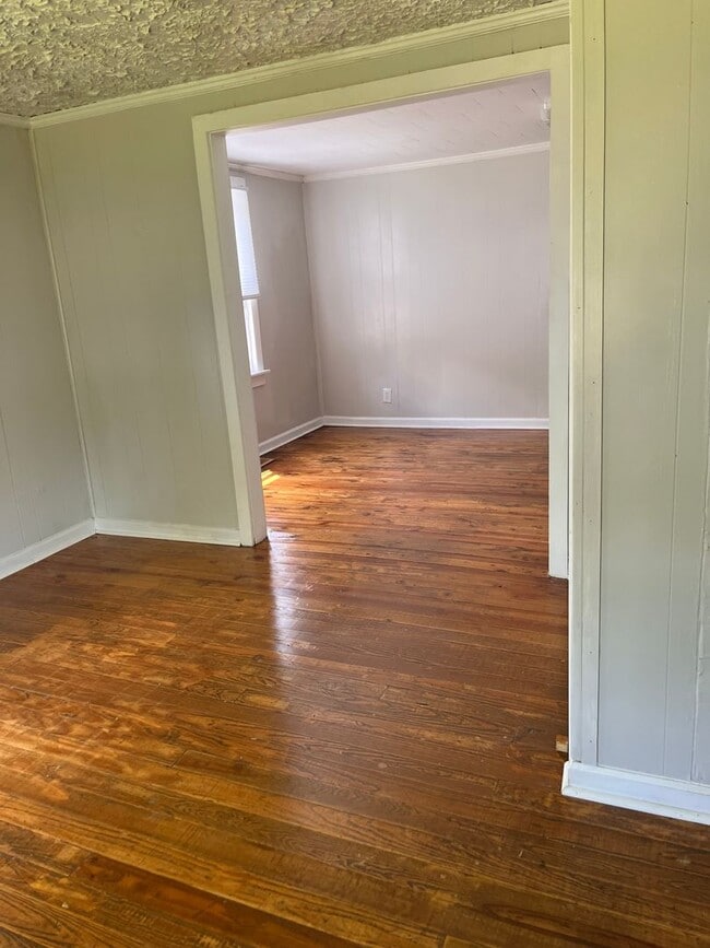 Building Photo - 2 bedroom home in Historic Downtown Walking District of Morehead City with fenced in yard