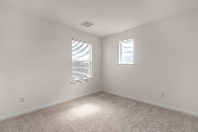 Building Photo - 848 Long Run