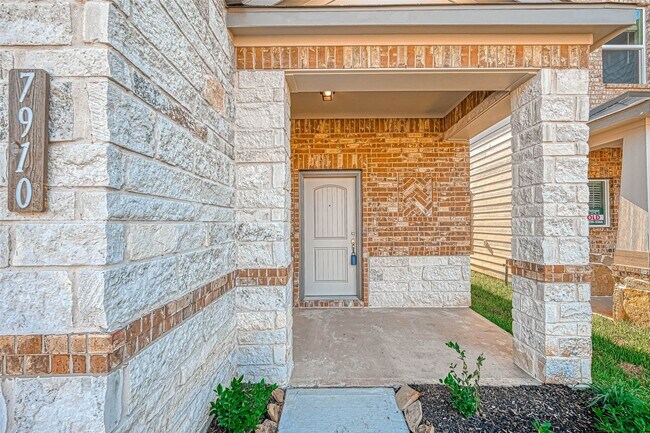 Building Photo - 7910 Cypress Country Dr