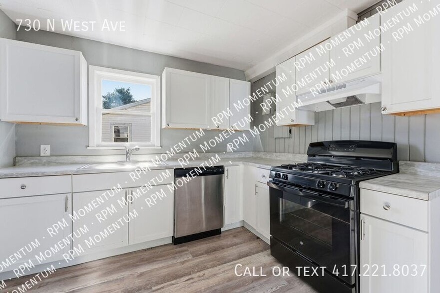 Building Photo - 730 N West Ave