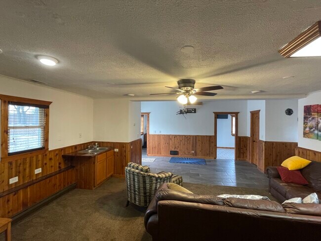 Building Photo - 25990 W Kathryn Dr