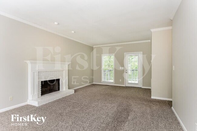 Building Photo - 1600 Brookview Cove