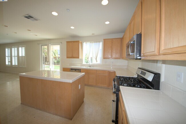 Building Photo - 1612 Marina Way