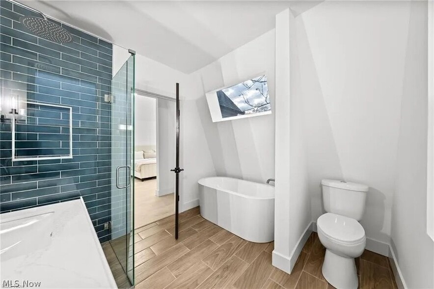 Building Photo - 1422 W 77th St