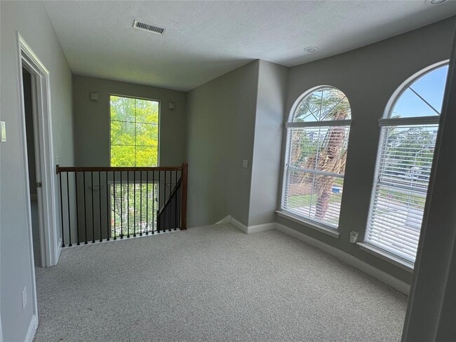 Building Photo - 1419 Sandman St