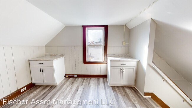 Building Photo - 1 br, 1 bath Apartment - 3210 West 98th St...