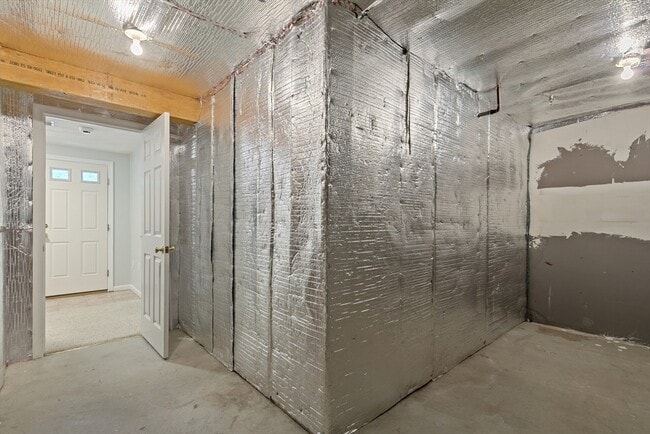 Building Photo - 555 Main St