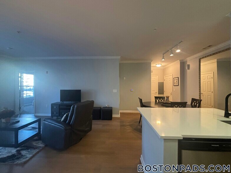 Building Photo - 311 Lowell St