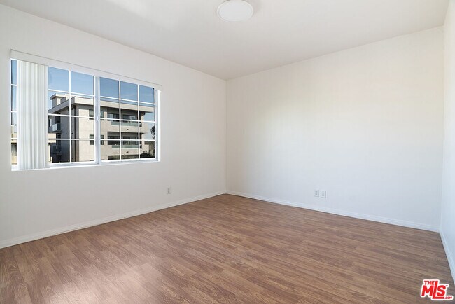 Building Photo - 1937 S Bedford St