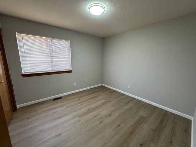 Building Photo - 410 Trent Ct