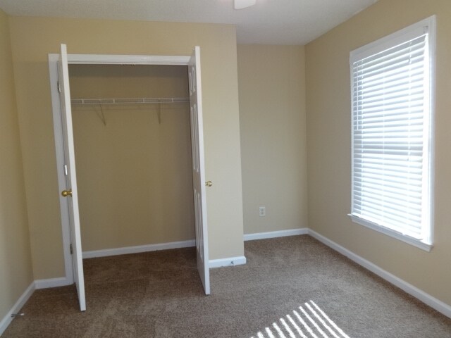 Building Photo - 1929 Autumndale Cv