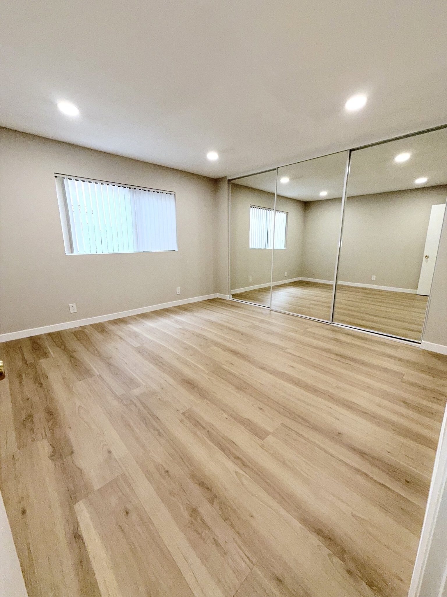 Building Photo - 620 E San Jose Ave