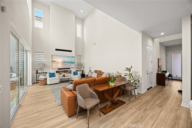 Building Photo - 478 Sycamore Dr