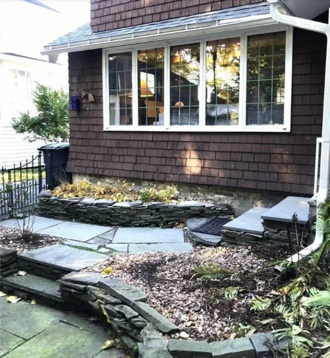 Building Photo - 4 Irving Pl