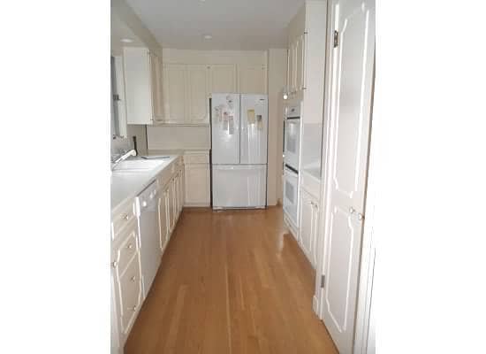 Building Photo - Broadway Hill home