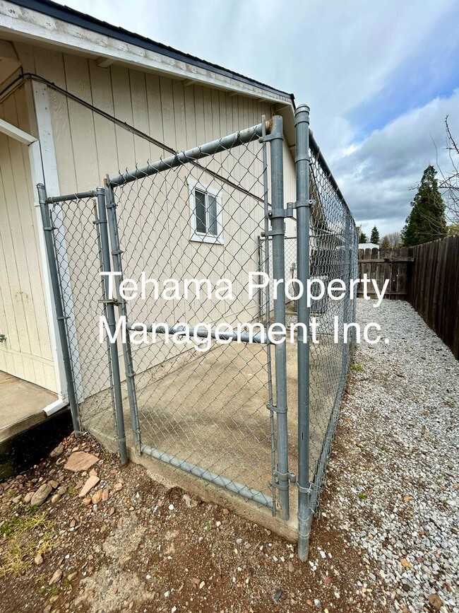 Building Photo - Updated 3 bedroom 2 bathroom in Cottonwood...